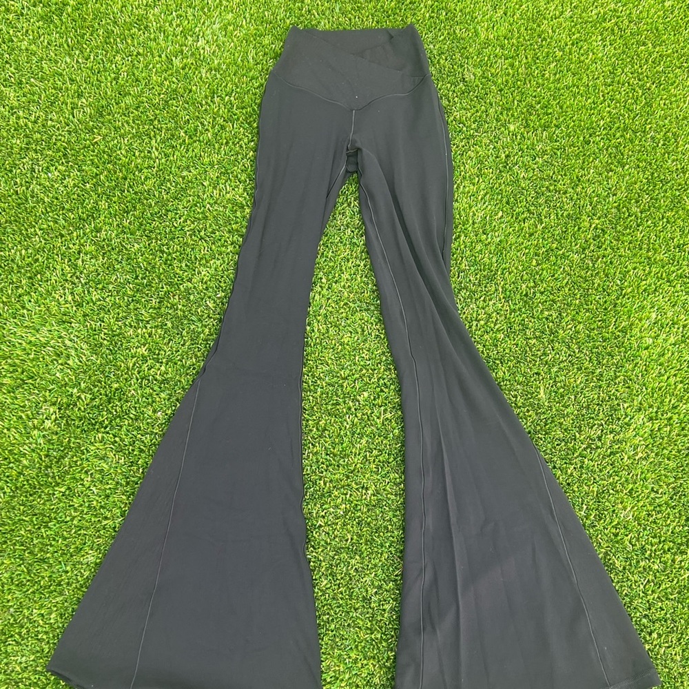 Offline by aerie real me high waisted crossover rib super flare leggings